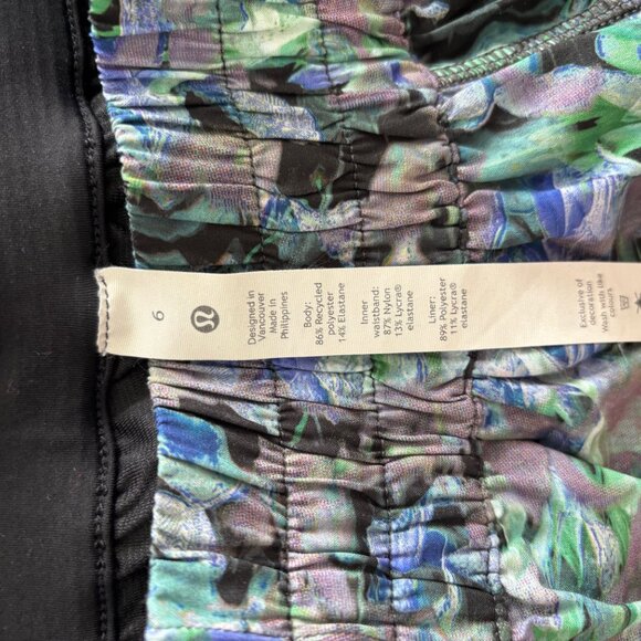 Lululemon Speed Shorts - (Size 6) - Picture 3 of 3